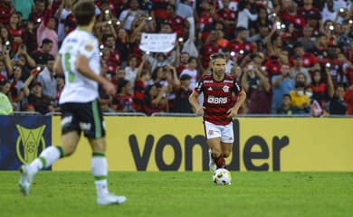 Atacante do Flamengo manda recado para a torcida após jogo de ida