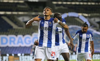 Bola aérea e força física: Tiquinho Soares chega ao Botafogo para