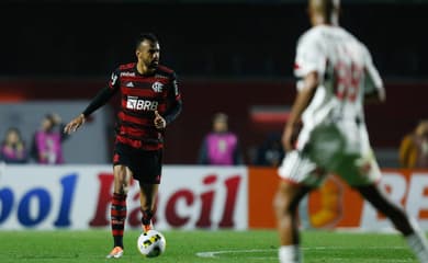 Grupo unido! Jogadores do Flamengo celebram vitória sobre o São