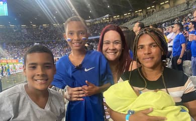 Criança que pediu comida para PM ganha ingressos para jogo do Cruzeiro no  Mineirão - Lance!