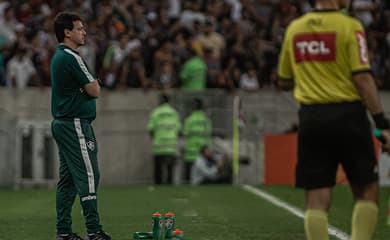 André recebe amarelo e desfalca o Fluminense para o jogo de volta contra o  Corinthians