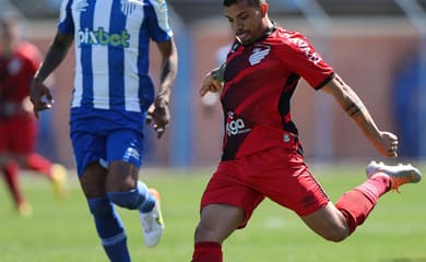 Cruzeiro busca empate com o Athletico-PR, mas segue ameaçado no Brasileirão