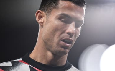 Cristiano Ronaldo é afastado pelo Manchester United por