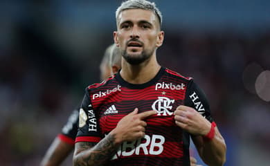 Valor da nova camisa do Flamengo recebe críticas de torcedores na web: 'Vem  com o Arrascaeta?' - Lance!