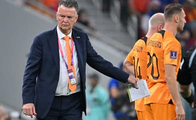 Decisão tensa entre Holanda e Espanha durante Copa do Mundo da