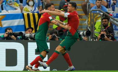 Gol de Suárez garante Uruguai nas oitavas de final da Copa do