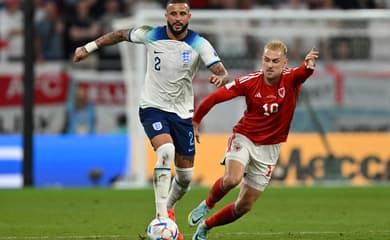 Goleada Info on X: BAIXA! Kyle Walker sentiu e teve que deixar o jogo aos  20 minutos. O jovem Ezri Konsa entrou no lugar do capitão da Inglaterra. 📸  Globo  /