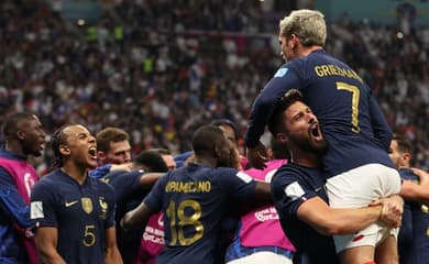 França goleia Croácia na final e é bicampeã da Copa, Esportes