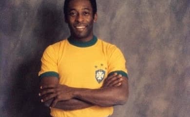 Pelé fez primeiro, confira vídeo comparando lances de craques do