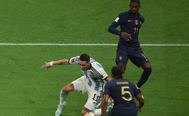 Messi bate primeiro pênalti da Argentina e brasileiros dizem que Neymar  deveria ter feito o mesmo no jogo do Brasil