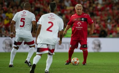 🏟️ De Pelé a Zico! Relembre as finais de Libertadores no