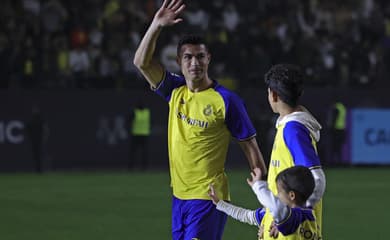 Influenciador canta funk e diverte CR7 e brasileiro do Al-Nassr