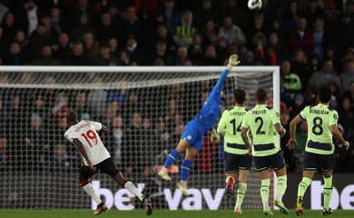 Newcastle x Manchester City: onde assistir e horário do jogo de hoje pela  Copa da Liga Inglesa - Lance!