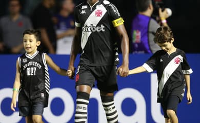 Santos assina pré-contrato com lateral-esquerdo do Vasco - Lance!