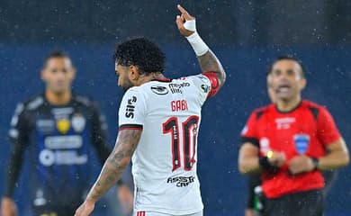 Independiente lança camisa em homenagem aos títulos sobre o Flamengo no  Maracanã – LANCE!