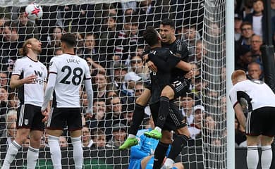 Tottenham conta com empate do Arsenal para assumir liderança