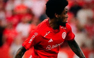 Inter negocia retorno do centroavante Luiz Adriano ao Beira-Rio