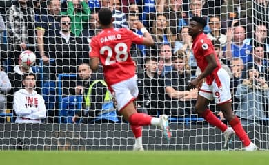 Premier League: capitão do Luton Town desmaia no gramado em partida contra  o Bournemouth - Lance!