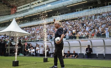 Lendas do Atlético-MG tem tabela de Ronaldinho e Reinaldo, gol de