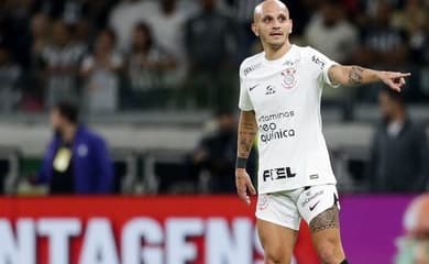 Revolta com treinador e Fábio Santos marca empate do Corinthians