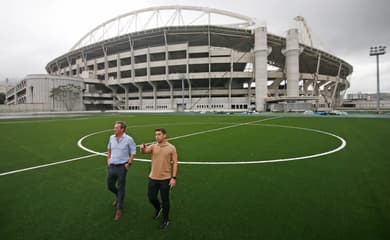 LANCE! Rápido: Gigantes do futebol europeu entram em campo, Santos