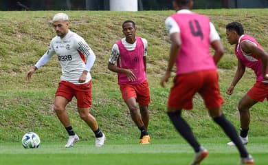 Arrascaeta treina com bola no Flamengo e pode jogar contra o