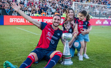 Titular do Cagliari, e com grandes atuações na temporada, Paulo Azzi  comemora acesso na Série B italiana - Lance!