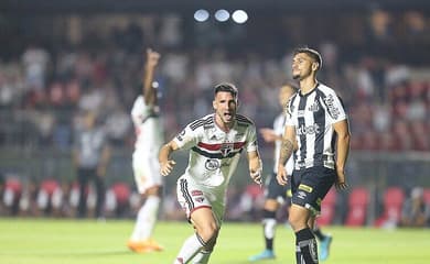 São Paulo vira no tempo normal, vence o Santos nos pênaltis e vai
