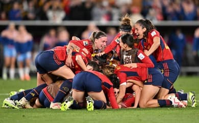 Espanha vence Inglaterra com gol de Olga Carmona e é campeã da Copa do  Mundo Feminina