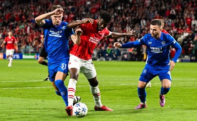 PSV goleia Rangers e vai à fase de grupos da Champions