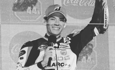 Piloto de 14 anos morre em corrida de moto na Espanha (vídeo)
