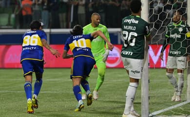 Corinthians abre o placar na final da Libertadores contra o Palmeiras