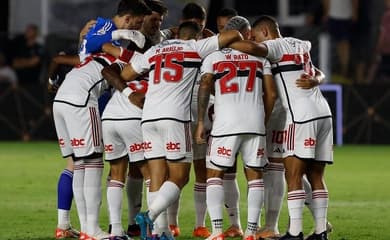 São Paulo vira sobre o Santos na Vila e avança à final do