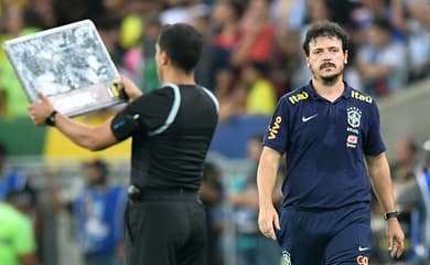 Brasil perde para a Argentina e amarga terceira derrota consecutiva sob o  comando de Diniz