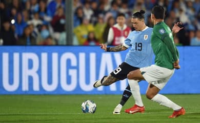 Gol de Suárez garante Uruguai nas oitavas de final da Copa do