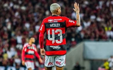 Jornalistas rasgam elogios a titular do Flamengo: 'Um jogo melhor