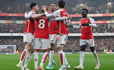 Arsenal vence e se isola na liderança da Premier League; United perde e se  afasta do G4: veja os resultados do Campeonato Inglês - Lance!