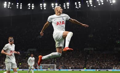 Premier League: Tottenham vence Luton com 1 a menos e assume liderança