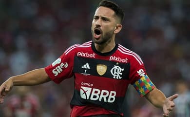 Foi campeão com a Juventus, o Flamengo quer, mas agora pode jogar