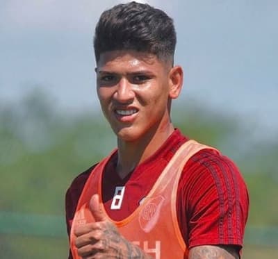 Ex-River Plate leva vermelho na sua estreia por clube russo