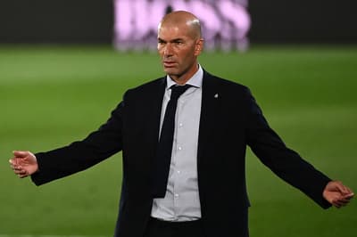 Cinco anos depois, Zidane volta ao futebol e pode assumir seleção