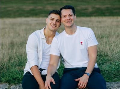 Jogador de handebol se declara homossexual e exibe fotos com namorado