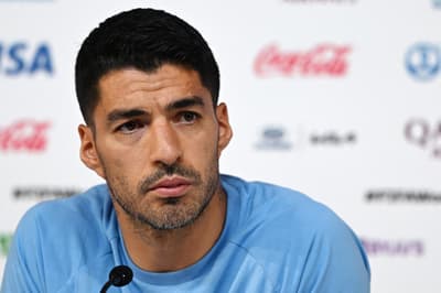 Suárez relembre episódio de 2010, não pede desculpas e dispara: 'O jogador de Gana errou o pênalti, não eu'