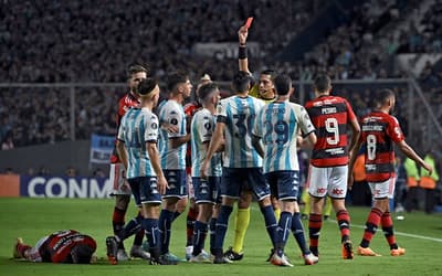 Com confusão e polêmica de arbitragem, IA crava o vencedor de Flamengo x Racing
