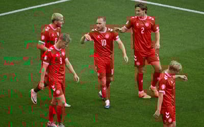 Dinamarca abre o placar com “gol da vida”, mas sofre empate da Eslovênia em estreia na Eurocopa