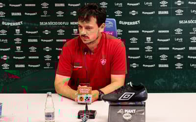 Fernando Diniz comenta sobre agressão de Felipe Melo em derrota do Fluminense: 'Veste a camisa'