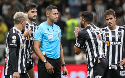 Simon critica expulsão de Hulk em Atlético-MG x Palmeiras e 'dá bronca' no árbitro