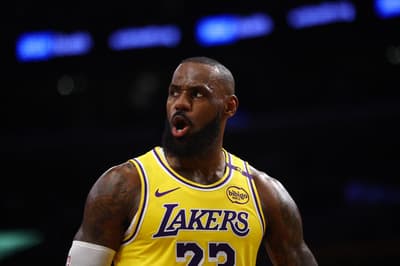 Lebron é o jogador que mais recebe na NBA, mas não o que tem maior salário; entenda