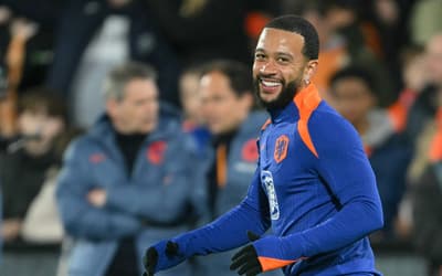 Referência ao Corinthians e titularidade: como foi a volta de Memphis à Holanda