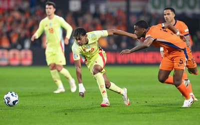 Com expulsão e gol no fim, Holanda e Espanha empatam na Liga das Nações